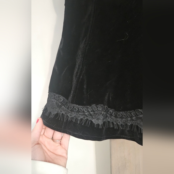 FREE PEOPLE Ellie Black velvet/lace top. Size M NWT - Picture 5 of 11